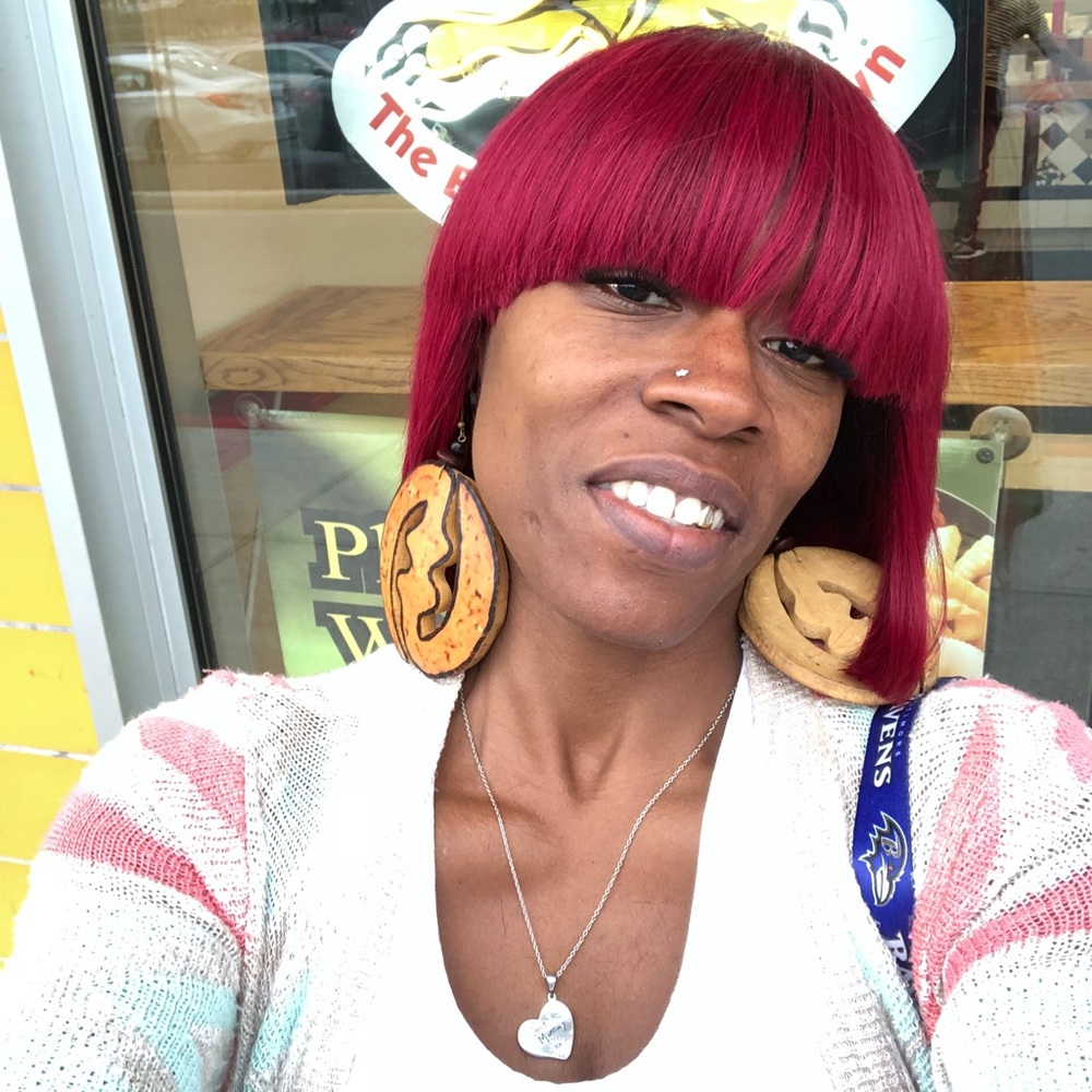Meet your Posher, Nickia